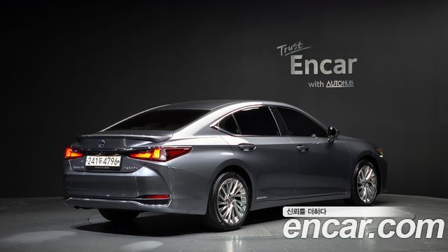 Лексус ES300h 2019 — миниатюра 2