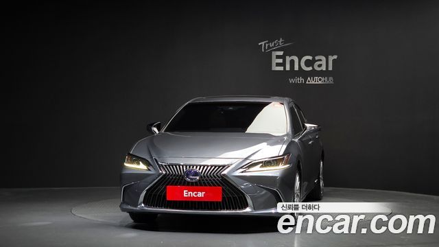 Лексус ES300h 2019 — миниатюра 3