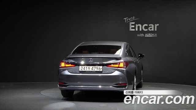 Лексус ES300h 2019 — миниатюра 4
