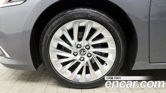 Лексус ES300h 2019 — миниатюра 5