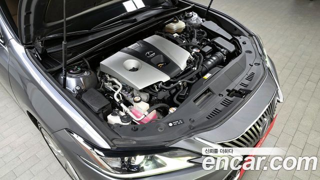 Лексус ES300h 2019 — миниатюра 6