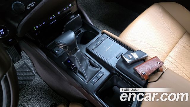 Лексус ES300h 2019 — миниатюра 9