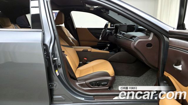 Лексус ES300h 2019 — миниатюра 10