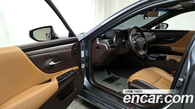 Лексус ES300h 2019 — миниатюра 11