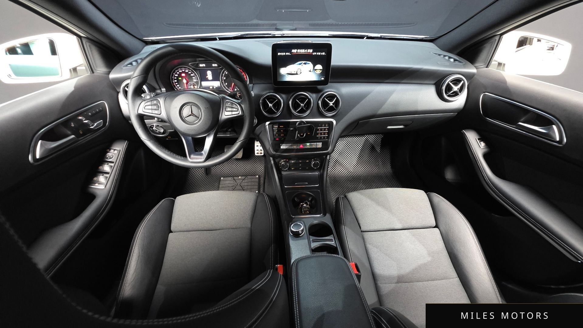 Mercedes-Benz A-Class W176 2018 — миниатюра 10
