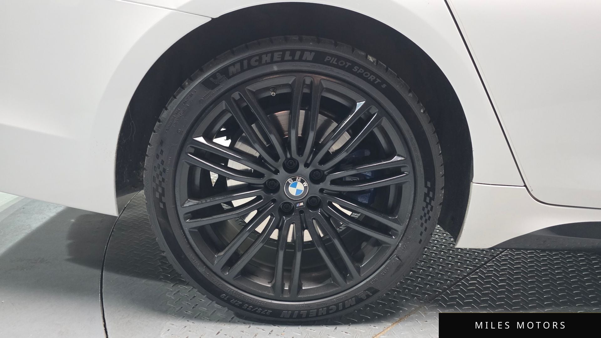 BMW 5 Series (G30) 2018 — миниатюра 5