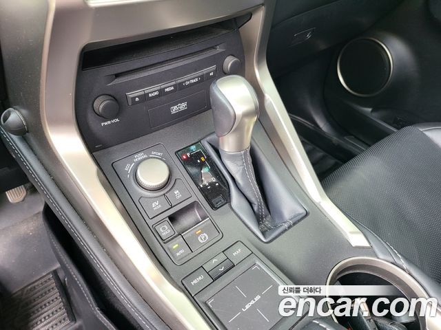 Лексус NX300h 2015 — миниатюра 15