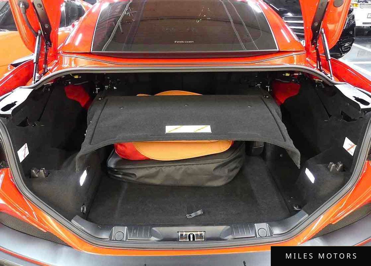 Ferrari 포르토피노 2020 — миниатюра 18