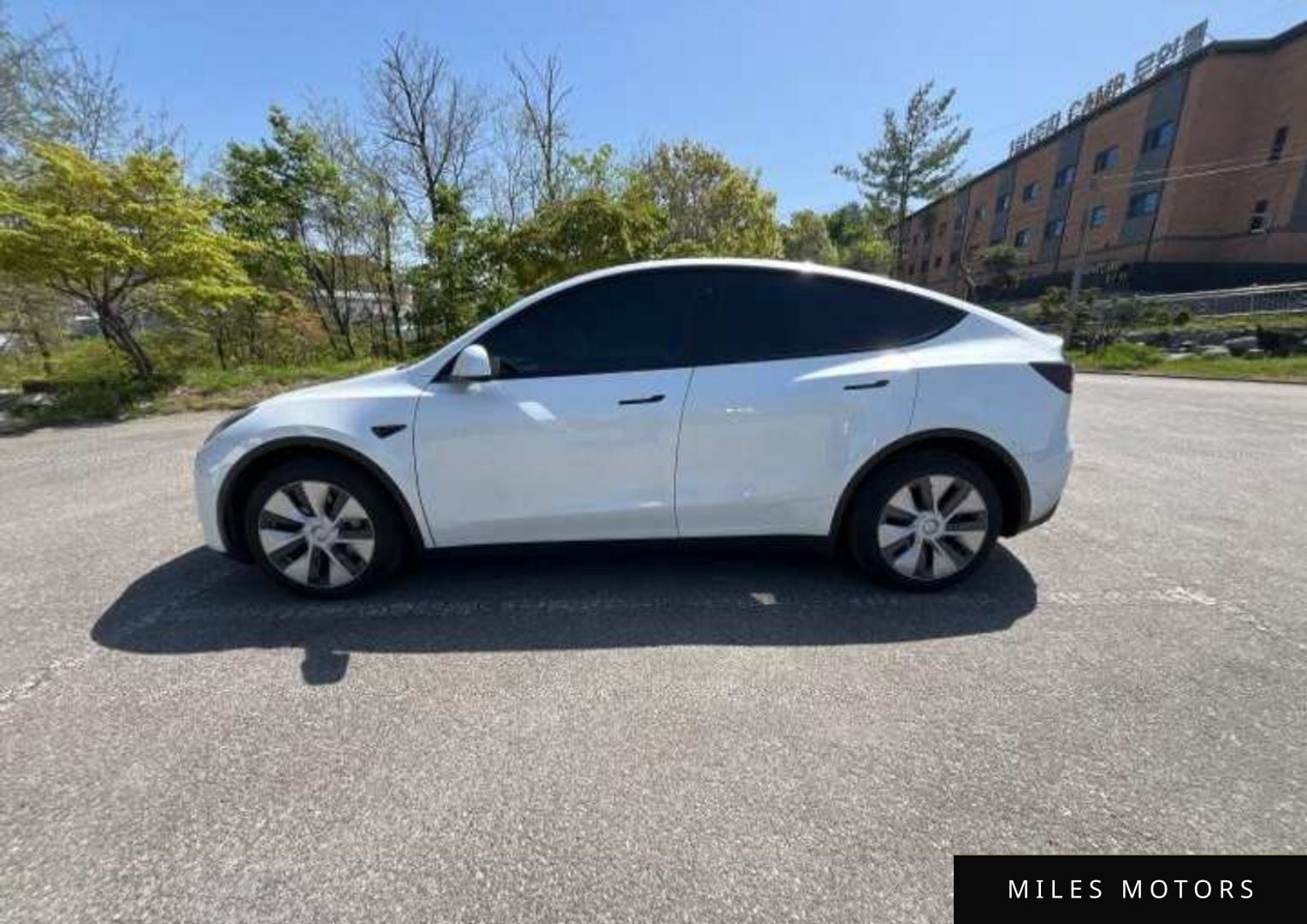 Tesla Model Y 2022 — миниатюра 2