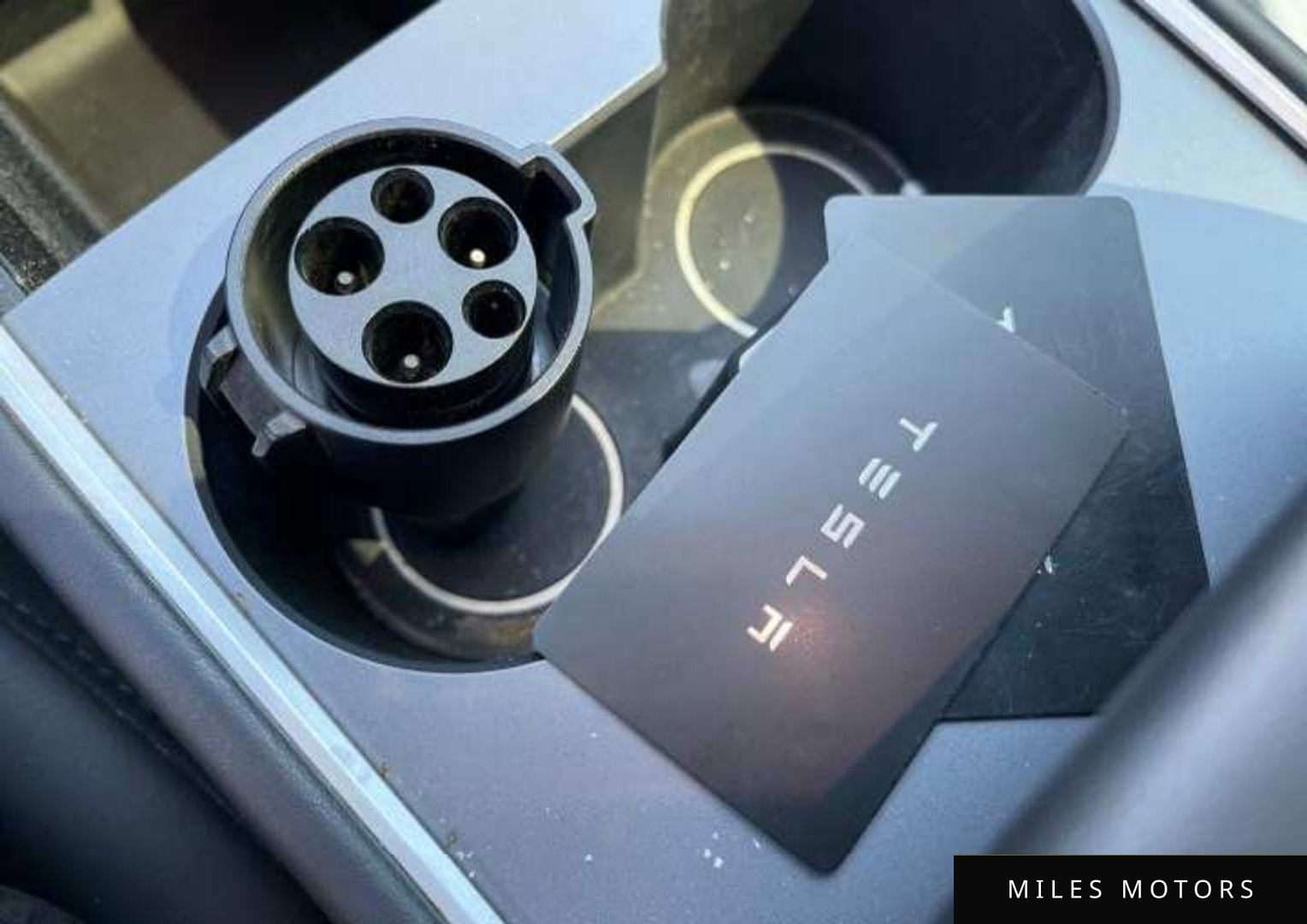 Tesla Model Y 2022 — миниатюра 12