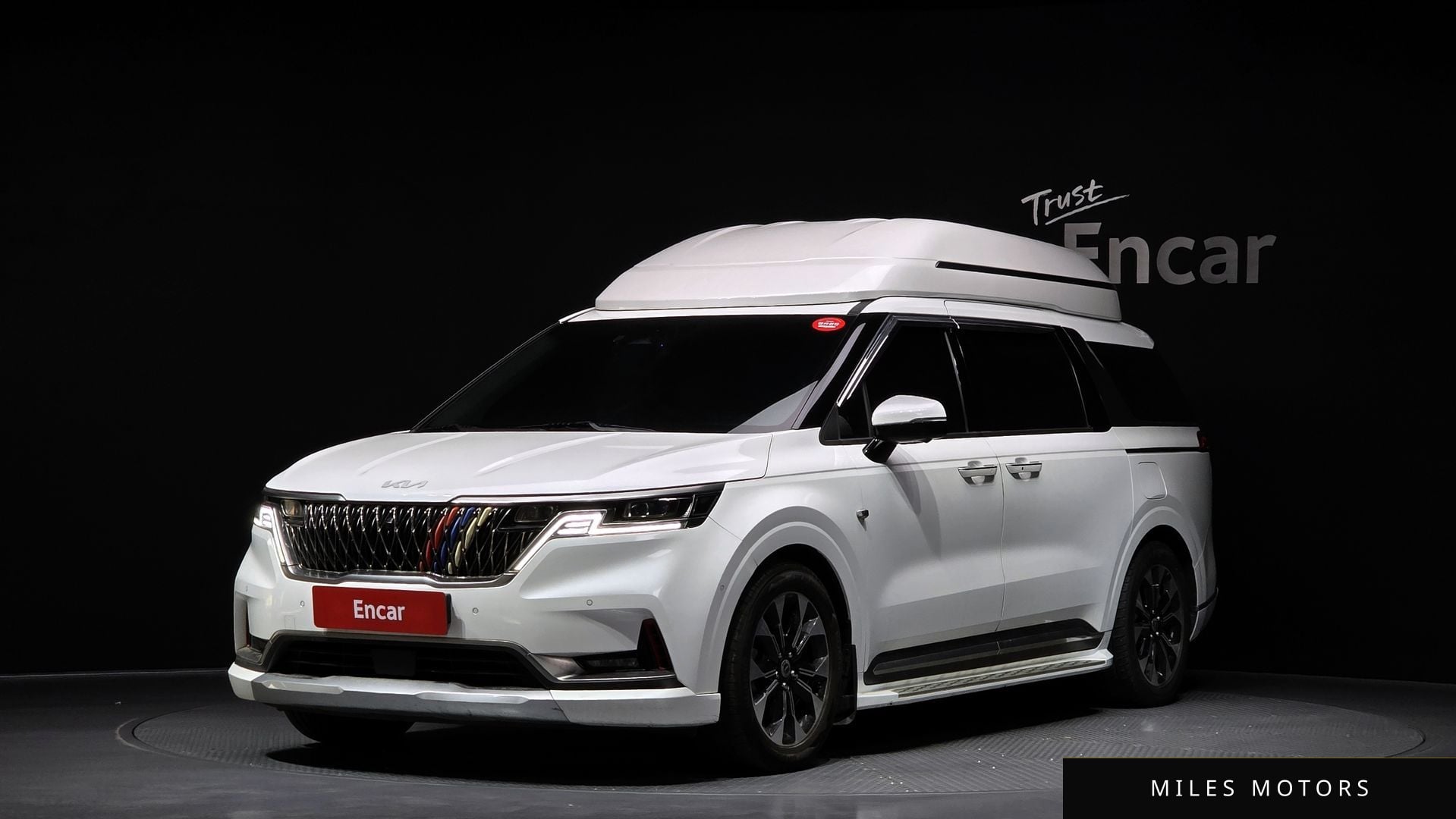 Kia Carnival 2023 — фото 1 из 12