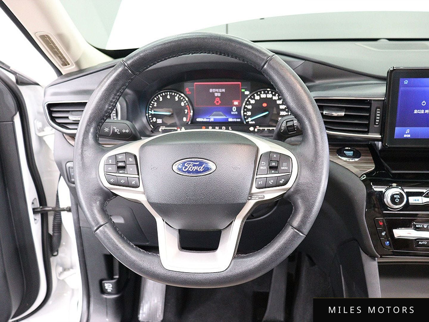 Ford Explorer 2023 — миниатюра 14