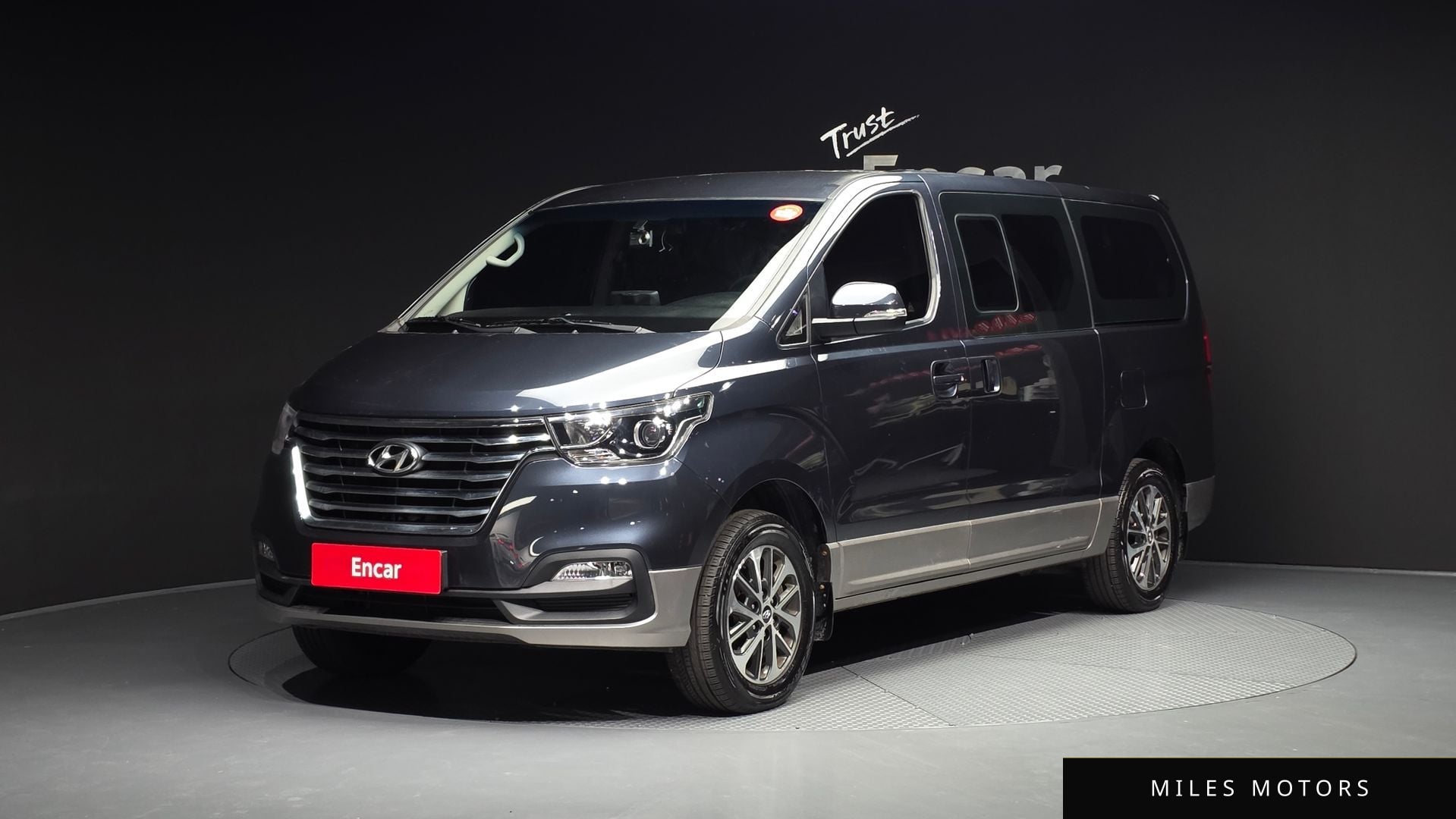 Hyundai Starex 2019 — фото 1 из 12