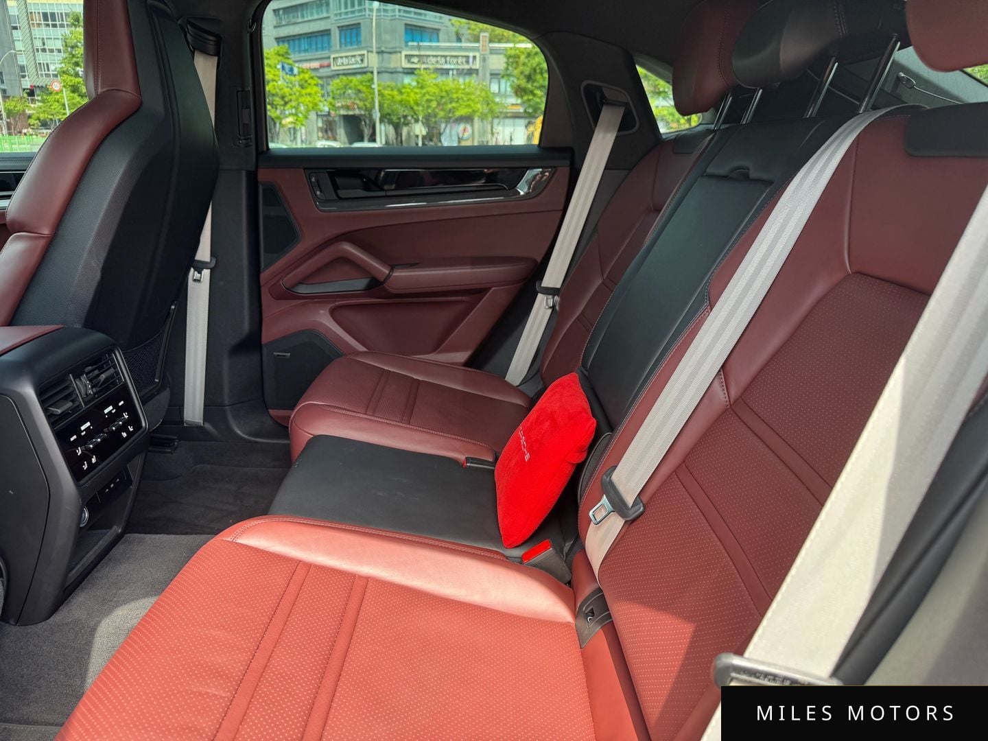 Porsche Cayenne 2025 — миниатюра 13