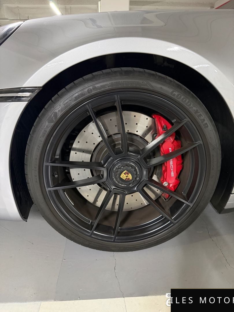 Porsche 911 (992) 2024 — миниатюра 8