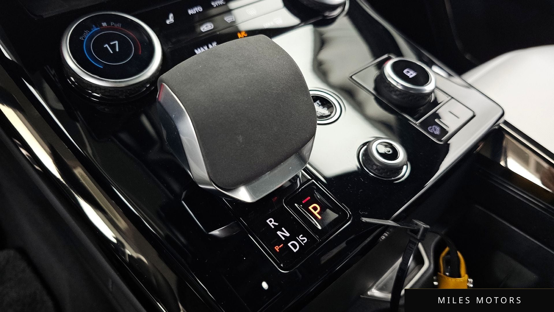 Land Rover Range Rover Sport 2023 — миниатюра 12