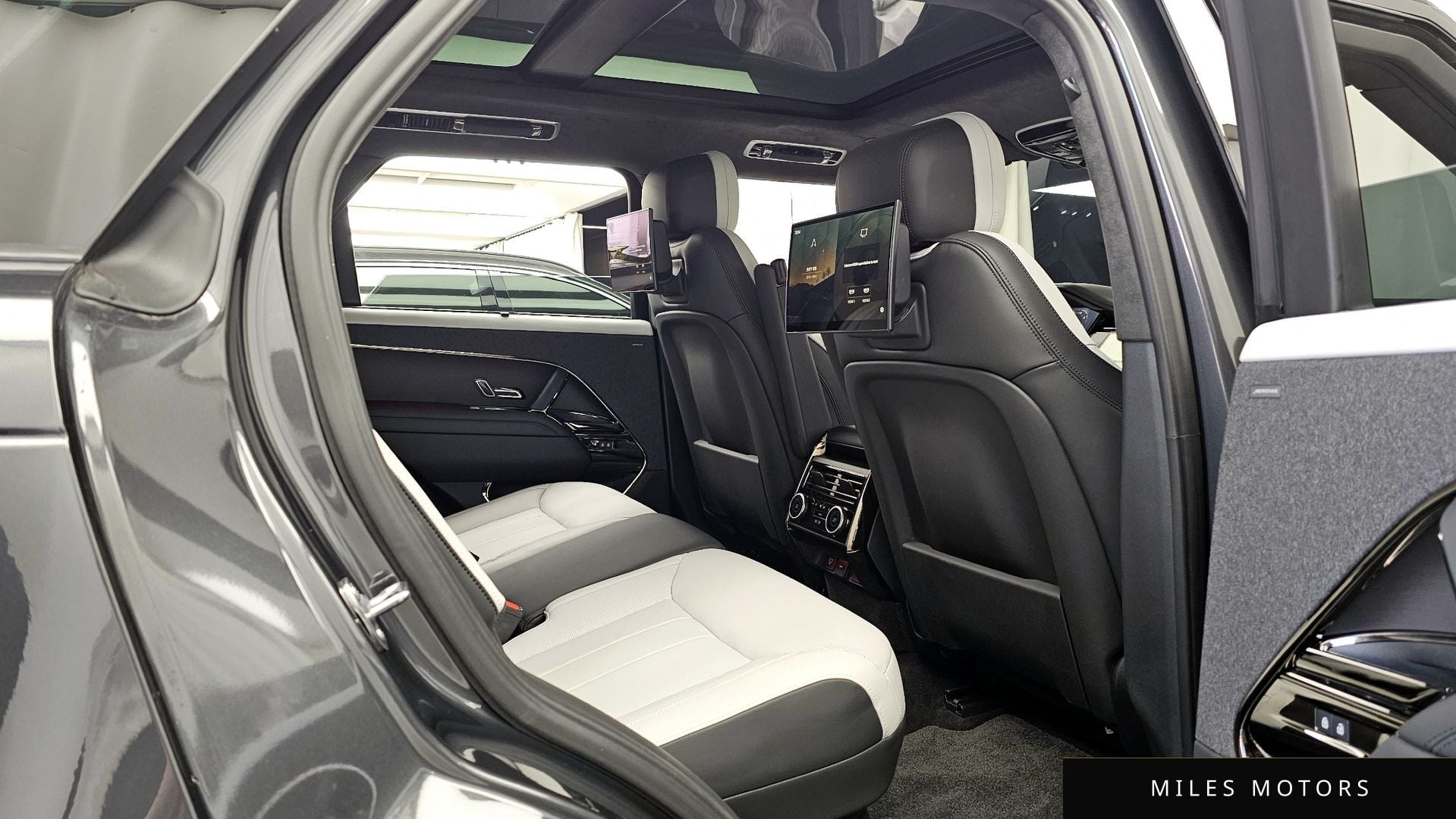 Land Rover Range Rover Sport 2023 — миниатюра 18
