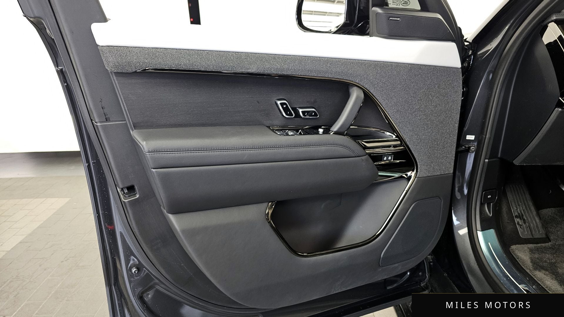 Land Rover Range Rover Sport 2023 — миниатюра 14