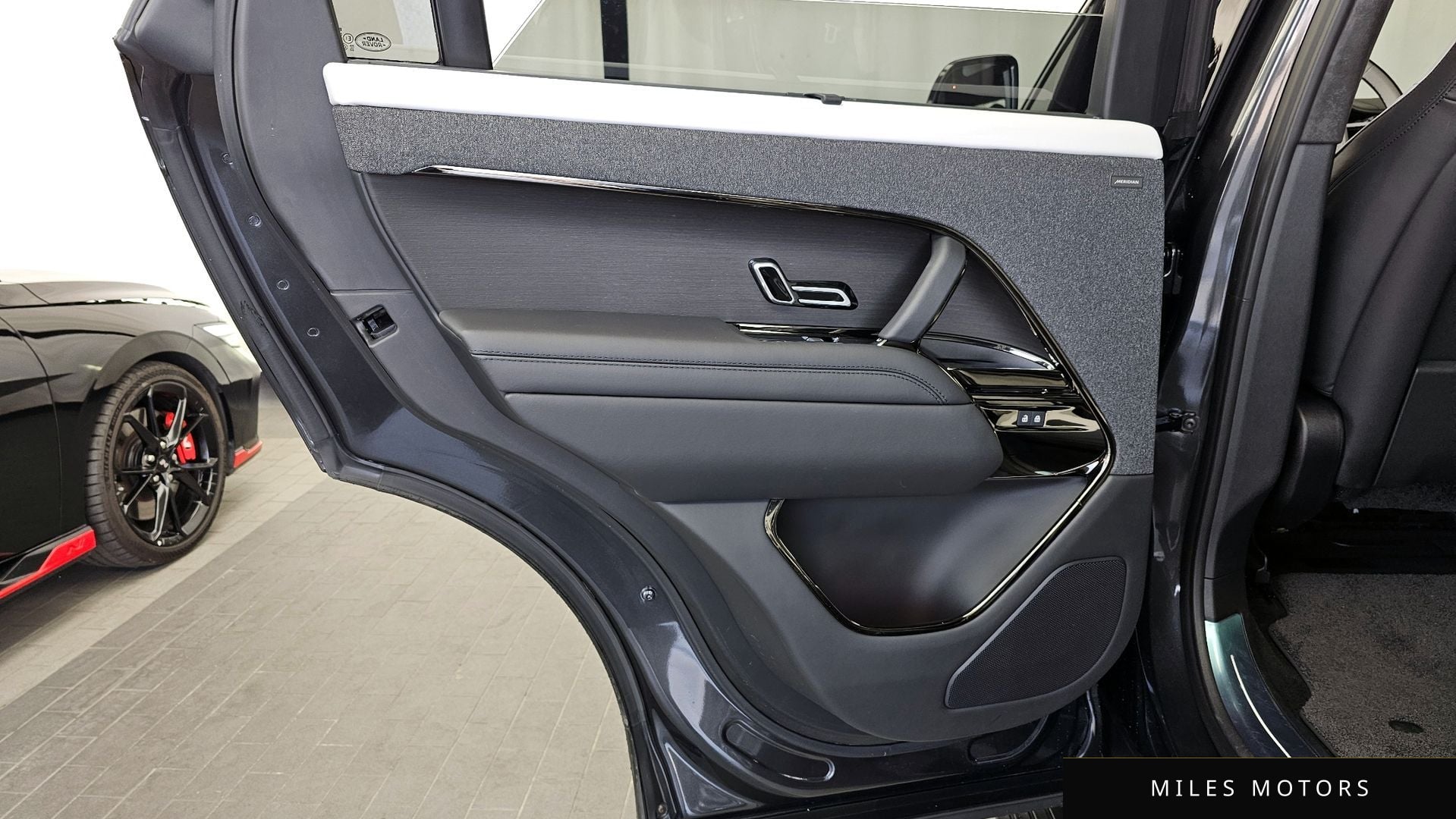 Land Rover Range Rover Sport 2023 — миниатюра 15