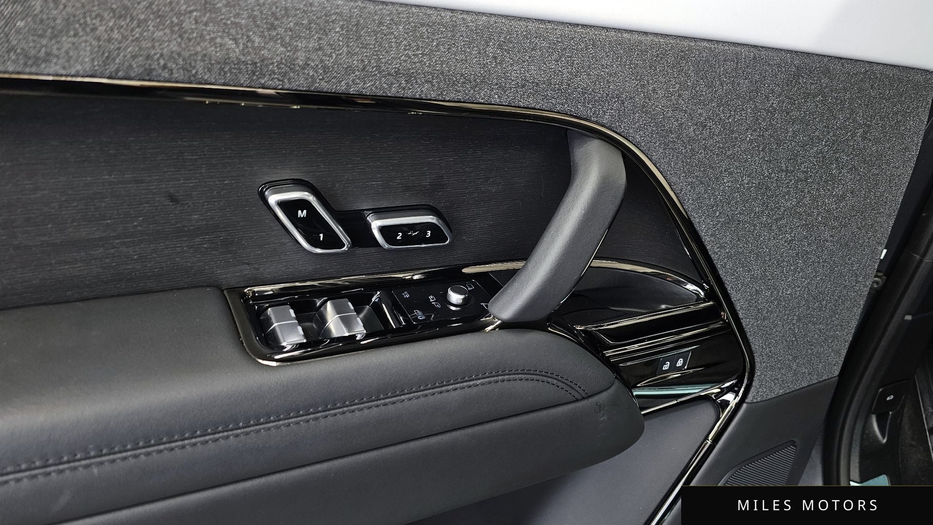 Land Rover Range Rover Sport 2023 — миниатюра 16