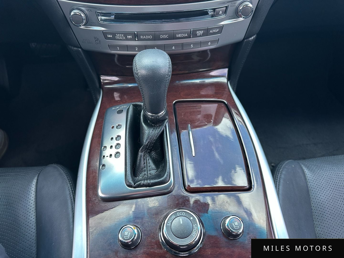 Infiniti Q70 2018 — миниатюра 10