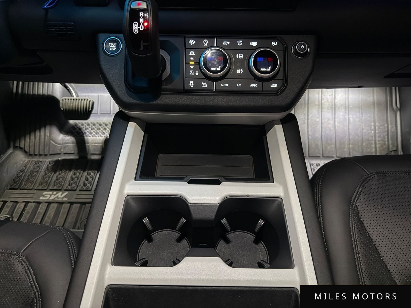 Land Rover Defender 2025 — миниатюра 9