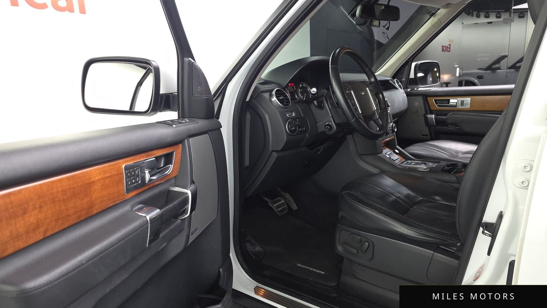 Land Rover Discovery 2013 — миниатюра 10