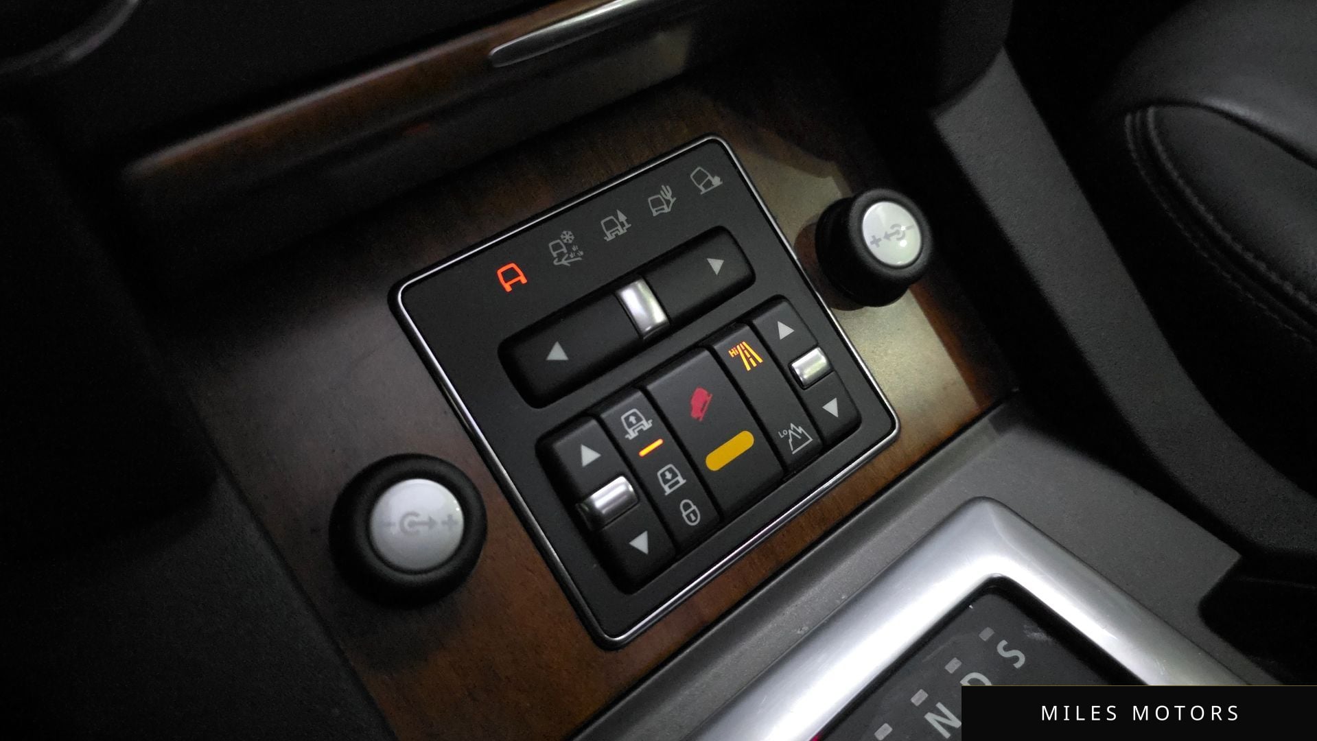 Land Rover Discovery 2013 — миниатюра 17