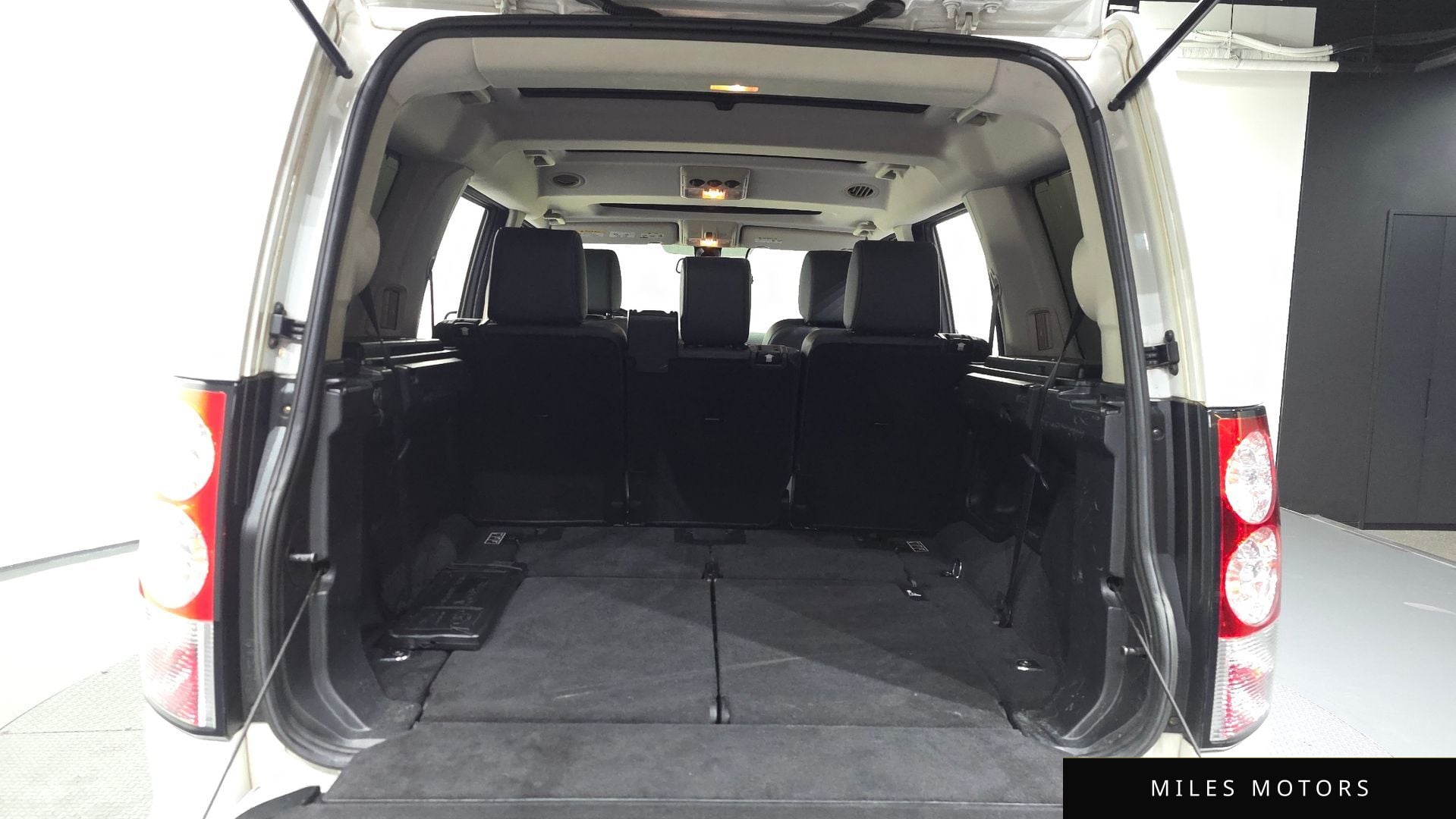 Land Rover Discovery 2013 — миниатюра 20