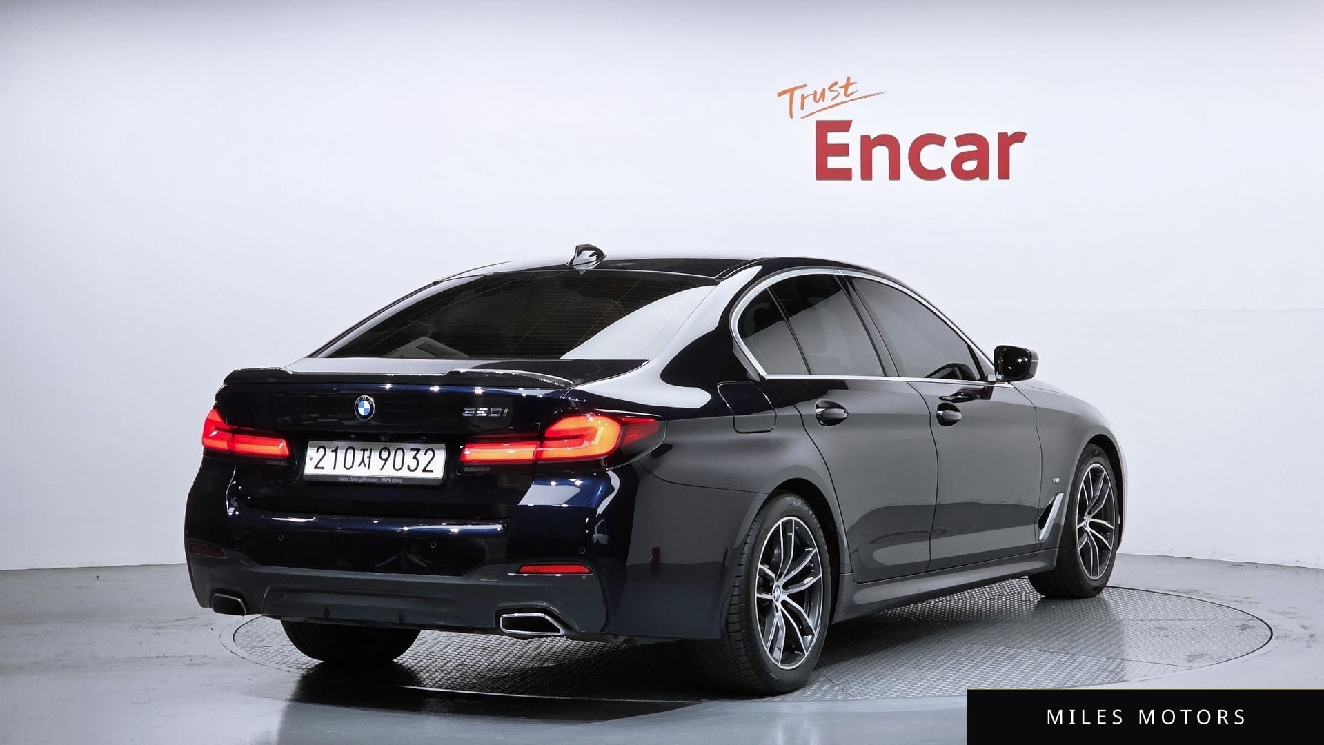 BMW 5 Series (G30) 2021 — миниатюра 2