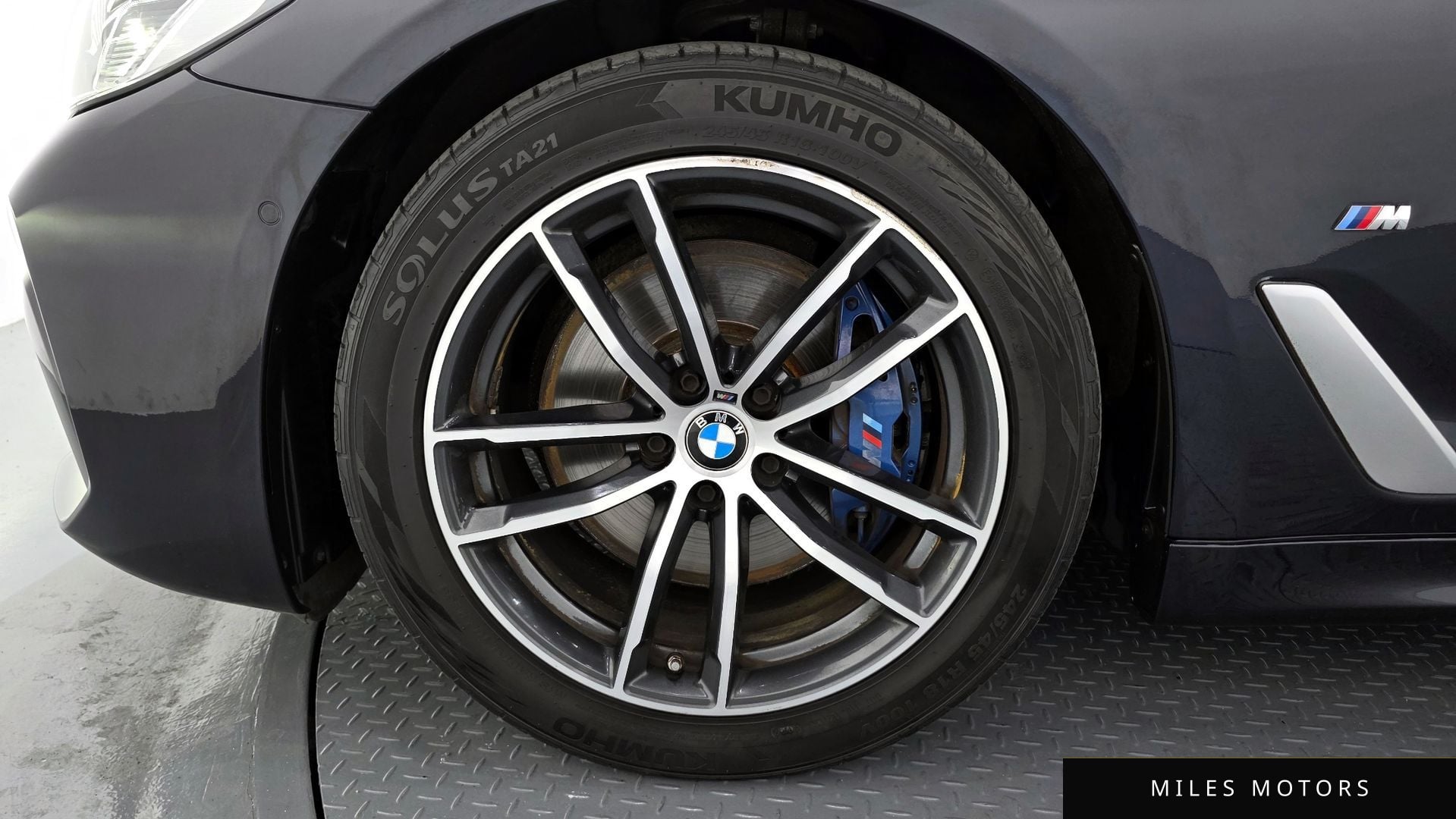 BMW 5 Series (G30) 2021 — миниатюра 5