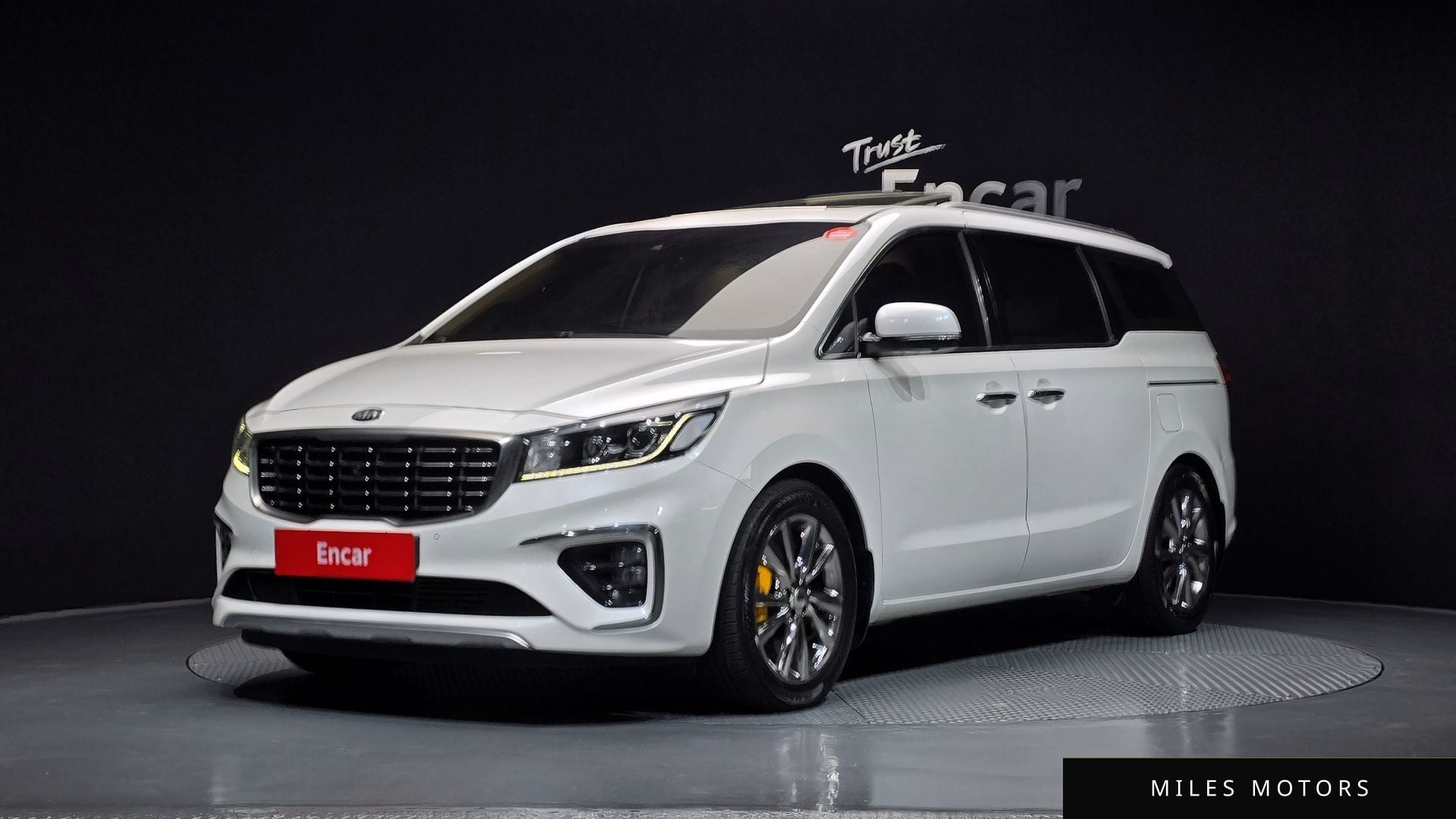 Kia Canival 2019 — фото 1 из 12