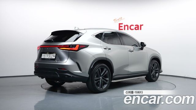 Лексус NX350h 2023 — миниатюра 4