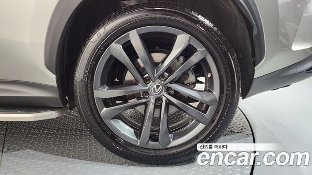 Лексус NX350h 2023 — миниатюра 7
