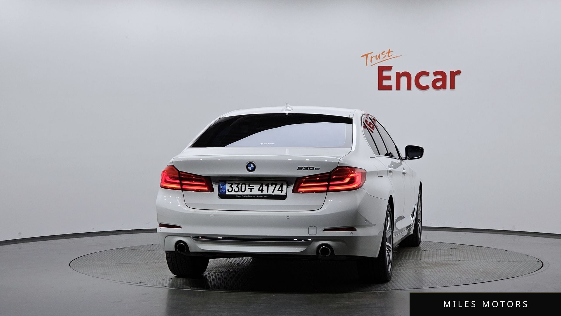 BMW 5 Series (G30) 2020 — миниатюра 3