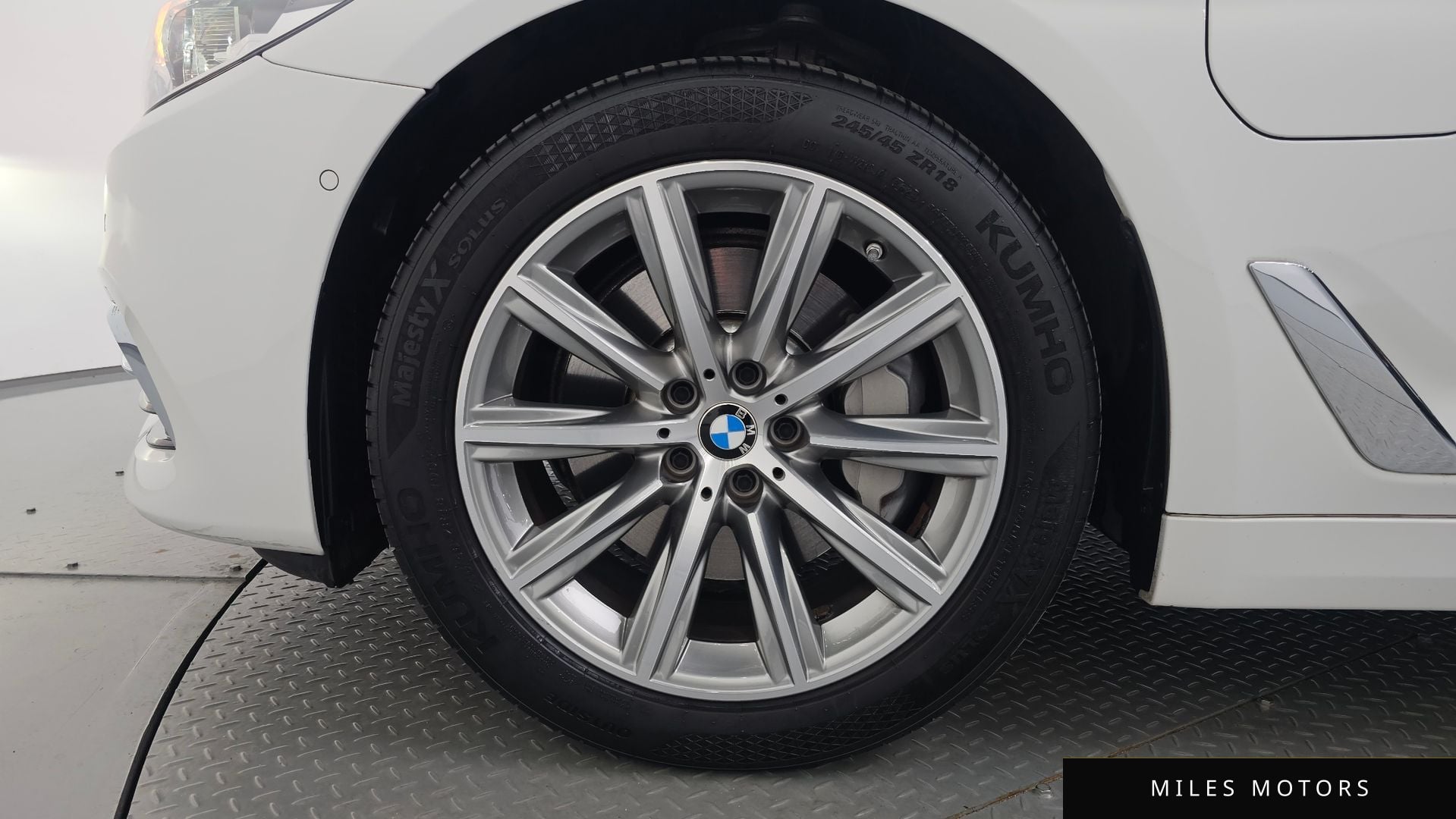 BMW 5 Series (G30) 2020 — миниатюра 4