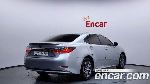 Лексус ES300h 2018 — миниатюра 2
