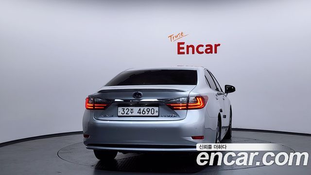 Лексус ES300h 2018 — миниатюра 4