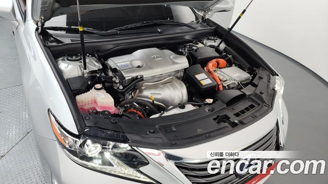 Лексус ES300h 2018 — миниатюра 6