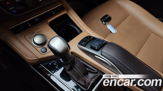 Лексус ES300h 2018 — миниатюра 12