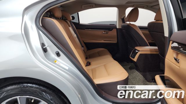 Лексус ES300h 2018 — миниатюра 17
