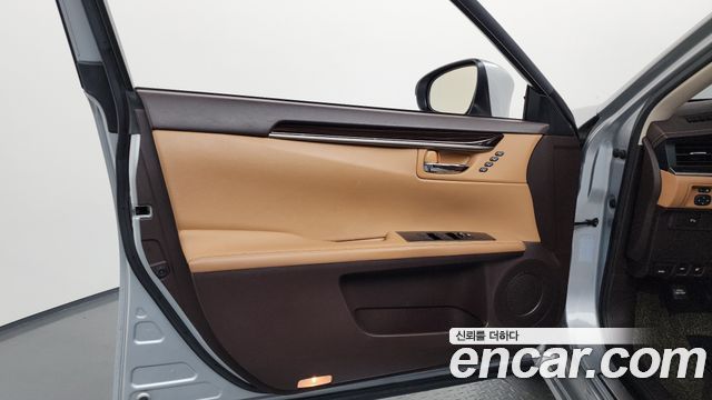 Лексус ES300h 2018 — миниатюра 14