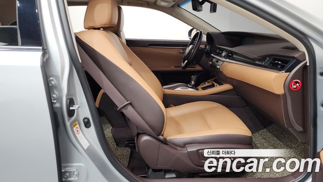 Лексус ES300h 2018 — миниатюра 16