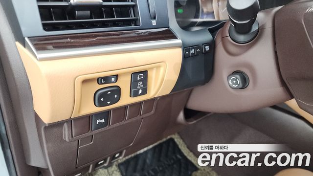 Лексус ES300h 2018 — миниатюра 30