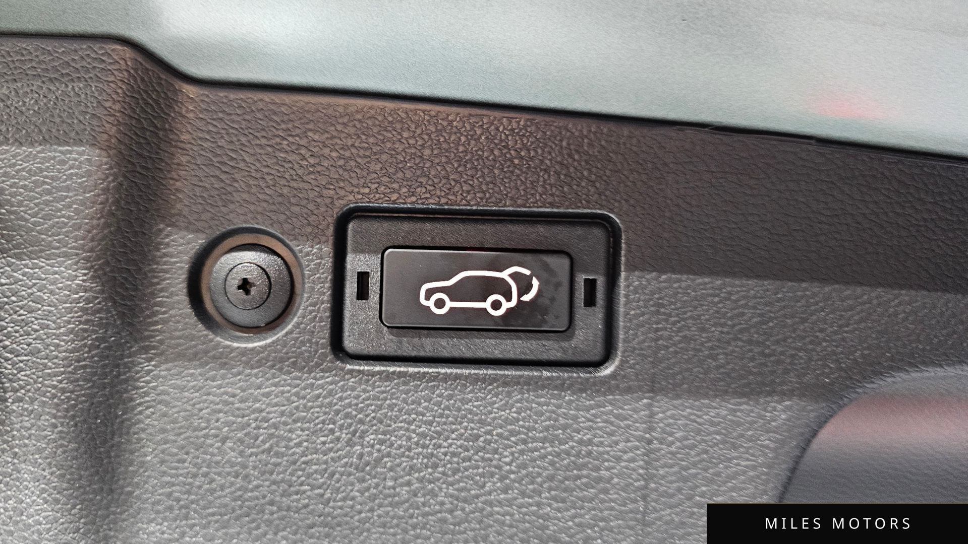 KG Mobility 뉴 토레스 2025 — миниатюра 30