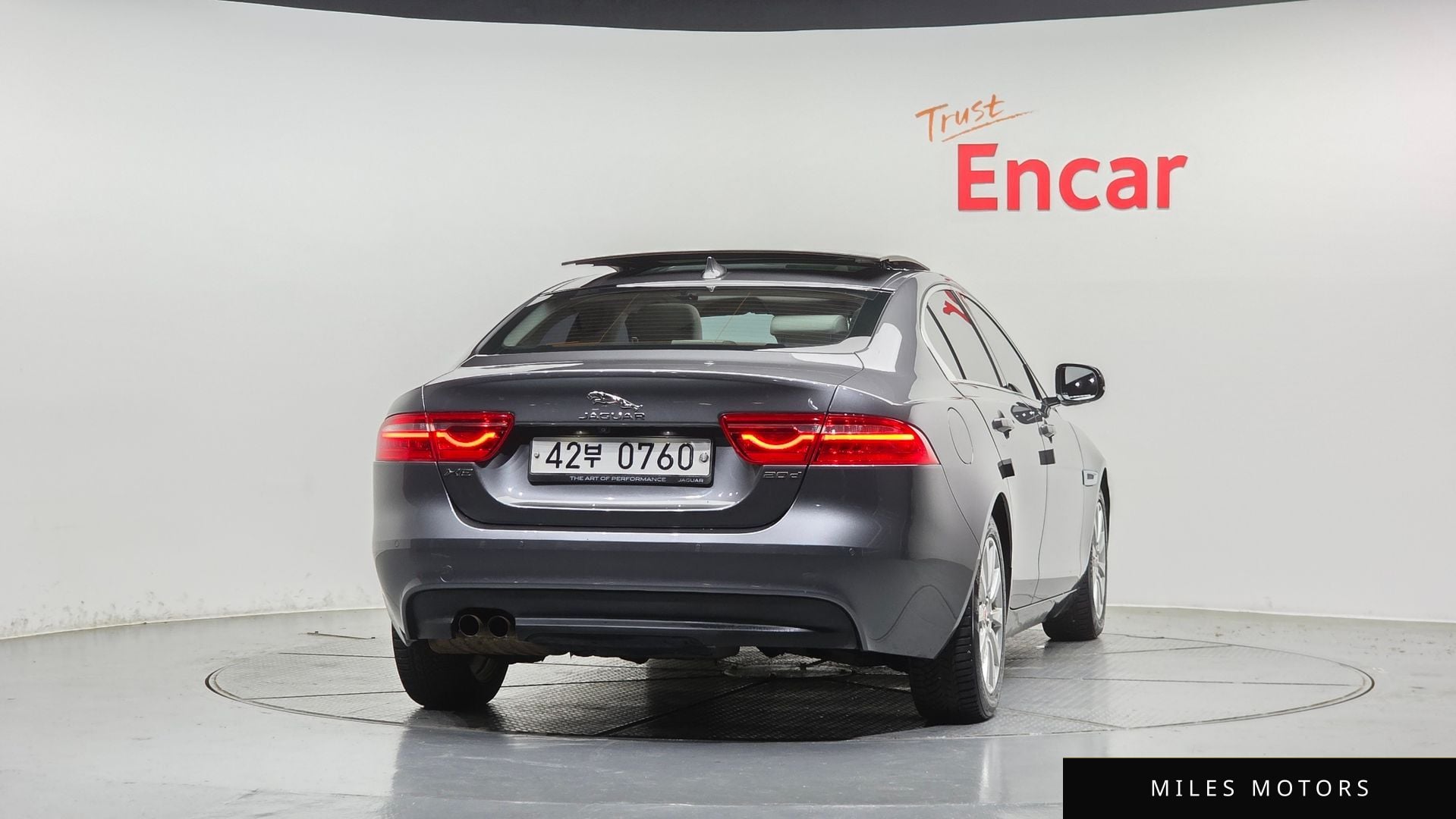 Jaguar XE 2016 — миниатюра 4