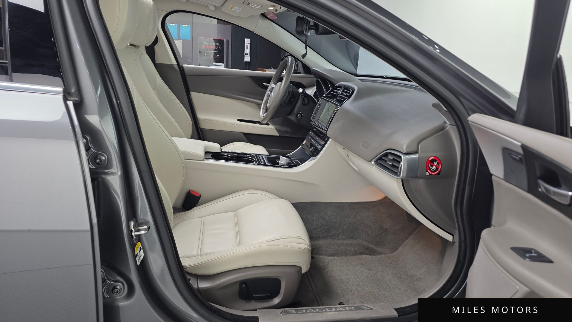 Jaguar XE 2016 — миниатюра 11