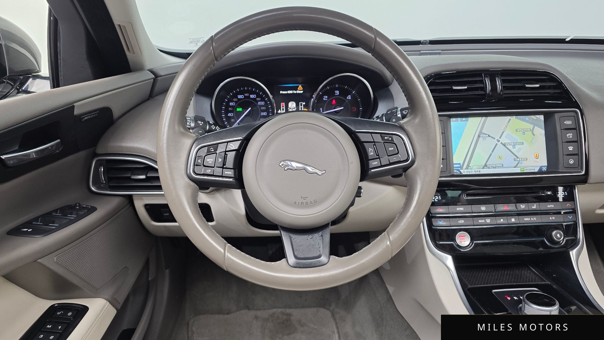 Jaguar XE 2016 — миниатюра 13