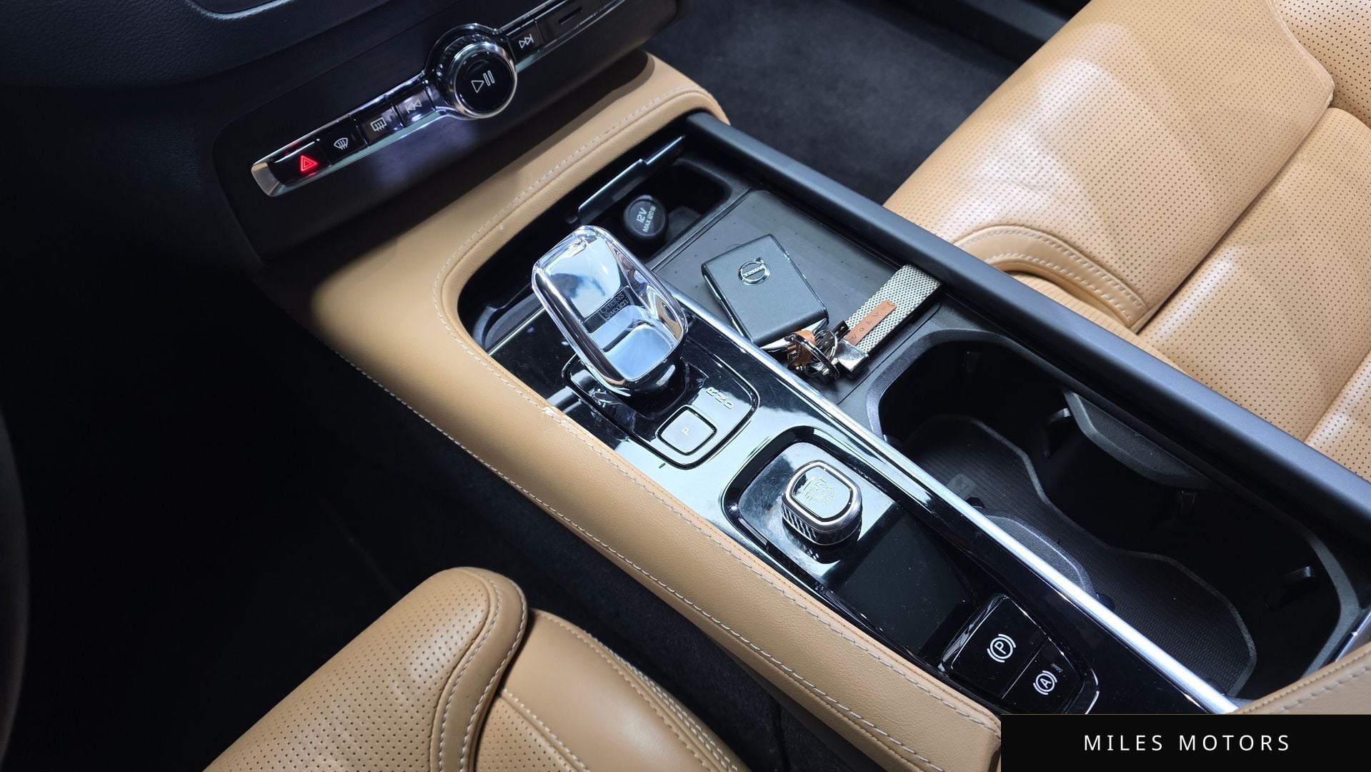 Volvo XC90 2023 — миниатюра 9