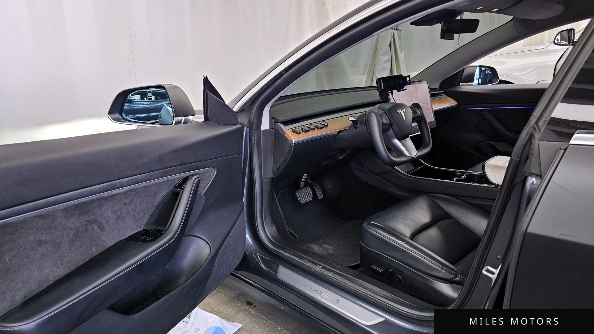Tesla Model 3 2020 — миниатюра 10